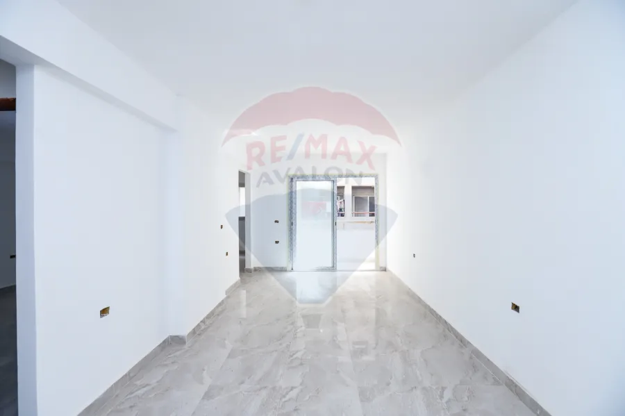 شقة للبيع 120 م محرم بك ( كمباوند سما )