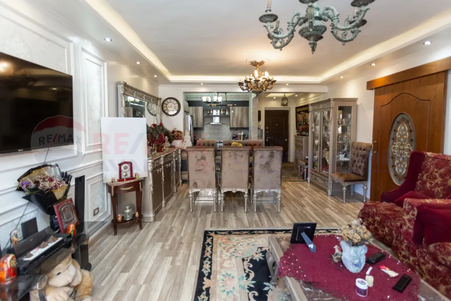 شقة للبيع 130 م رشدي (ابراج ظباط مصطفي كامل)