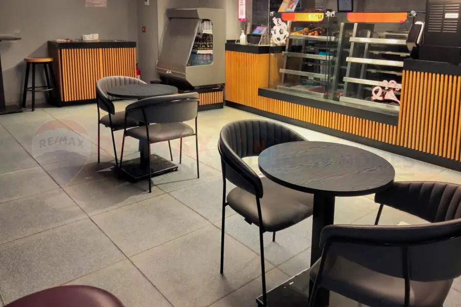 محل  بعائد استثماري للبيع 200 م المندرة (على البحر مباشرة) بتسهيلات في السداد