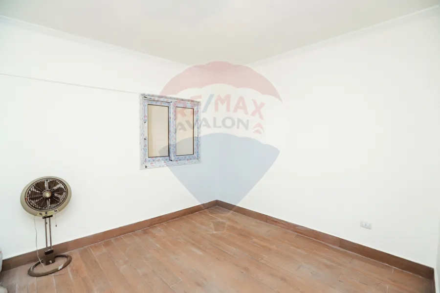 Administrative Unit for rent 185 m Louran (El Eqbal Directly on The Teram)