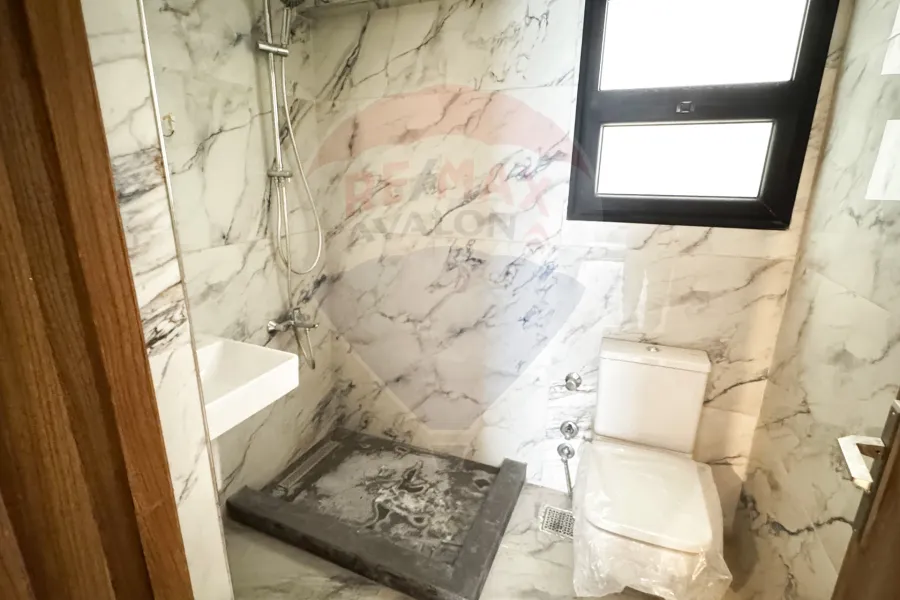 شقة للبيع 169 م سموحة (كومباوند سكاي لاين)