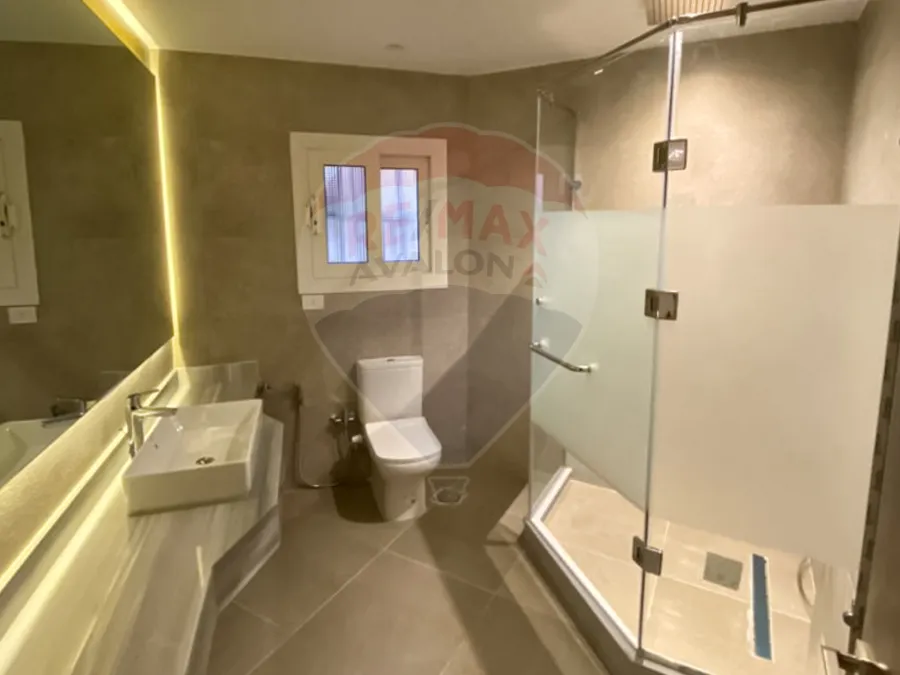 شقة للبيع 240 م رشدي (على البحر مباشرة)