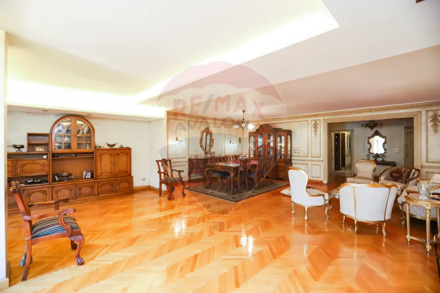 شقة للبيع 300 م جليم ( ش أبوقير)