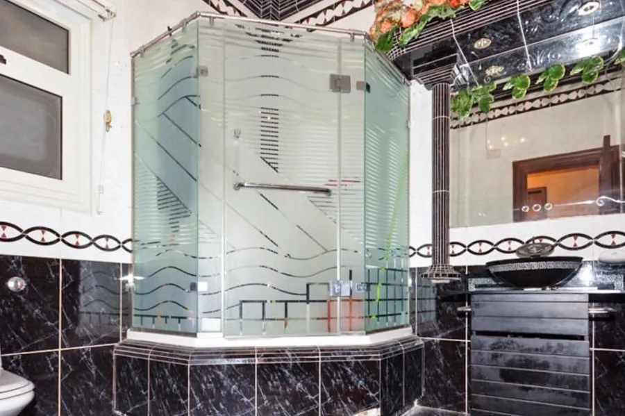 شقة دوبلكس للبيع 400 م ميامي ( ش 45 الرئيسي - 3 نمرة من البحر )