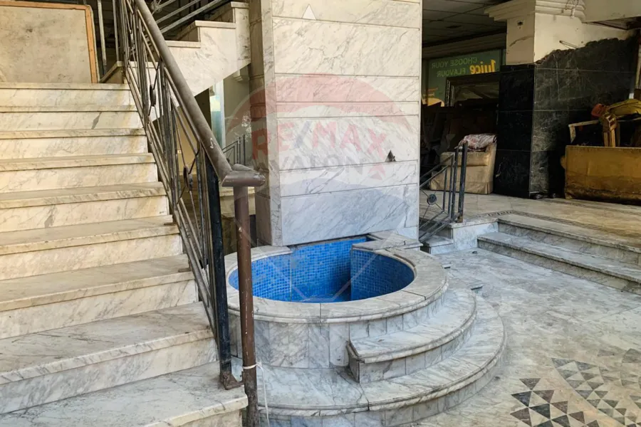 مول تجاري للايجار  جليم (خطوات من الترام )