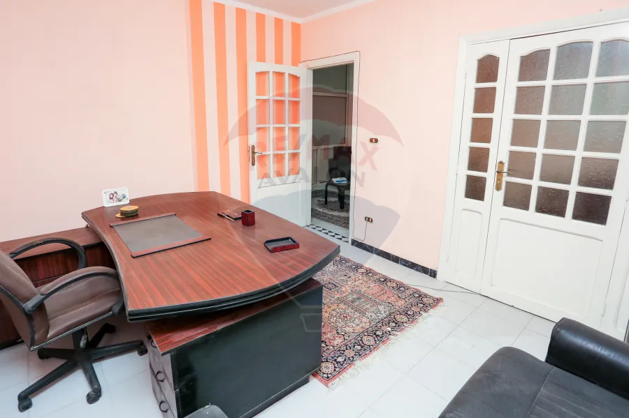 (مقر إدارى للإيجار 120 م كامب شيزار (شارع كلية الهندسة