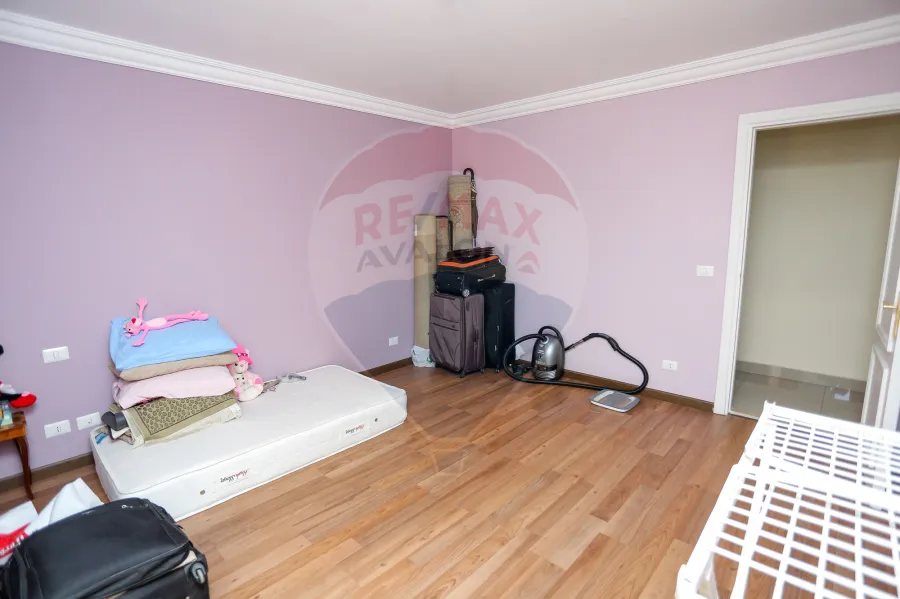 شقة للبيع 194 م زيزينيا (كومباوند بشارع ابو قير الرئيسي)