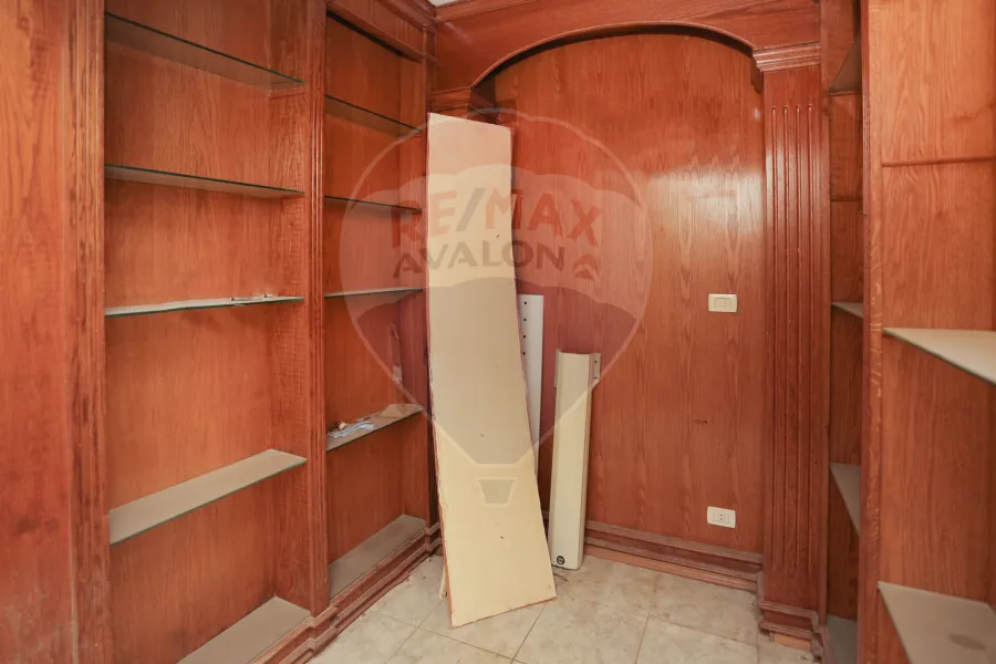 محل45 م للايجار سابا باشا (على الترام مباشرة )