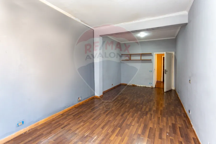 مقر اداري للإيجار 200 م محطة الرمل (بالقرب من البحر)