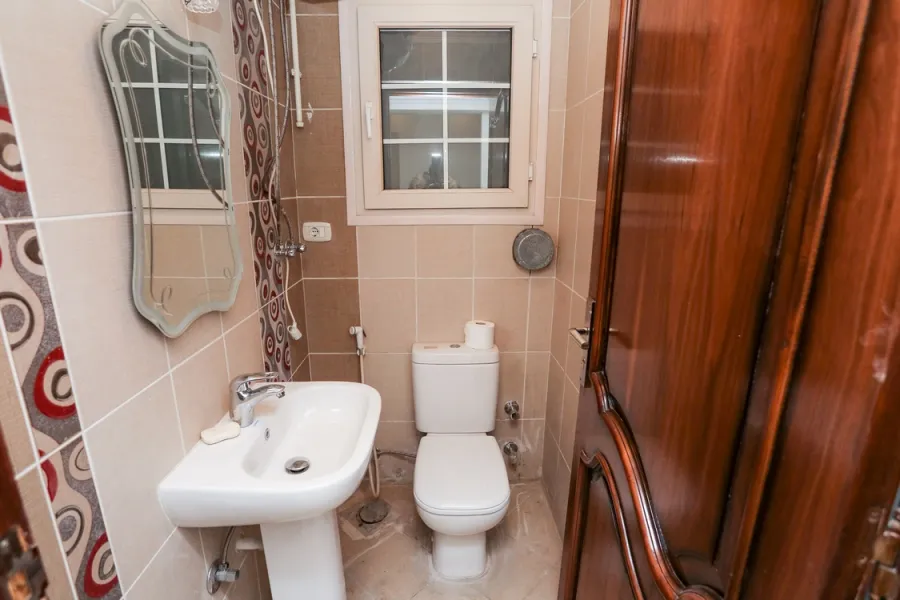 شقة للبيع 260 م سابا باشا (على البحر مباشرة)