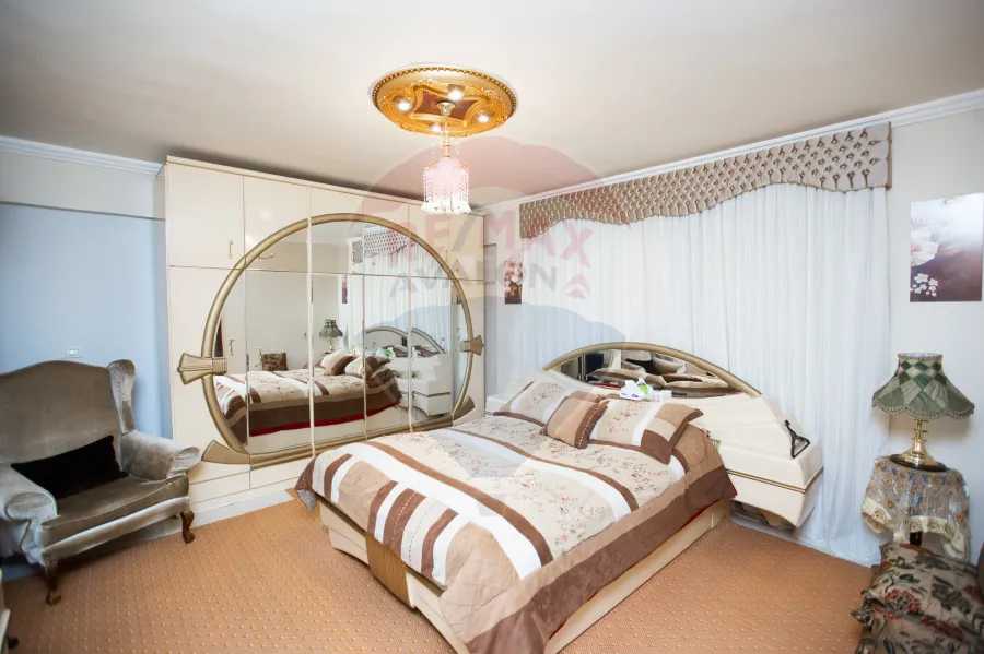 شقة دوبلكس للبيع 230م سبورتنج (خطوات من ش ابو قير)