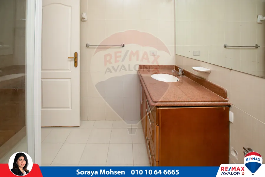 فيلا كواترو للبيع 470 م ارض + 147 م مباني  كينج مريوط (كمبوند اليكس ويست)