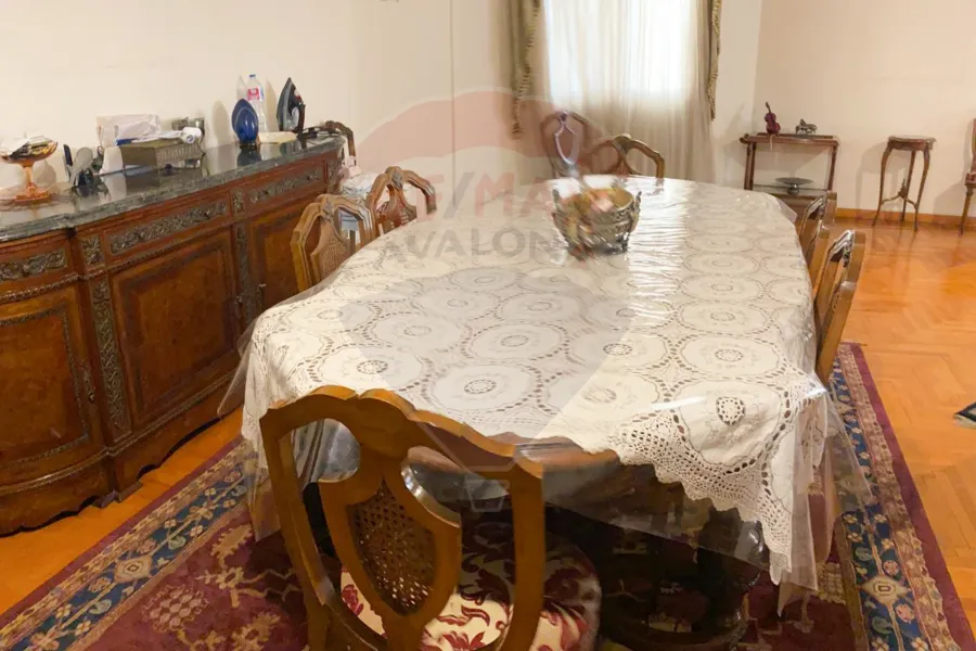 شقة للإيجار 250 م جناكليس (ش أبوقير مباشرةً)