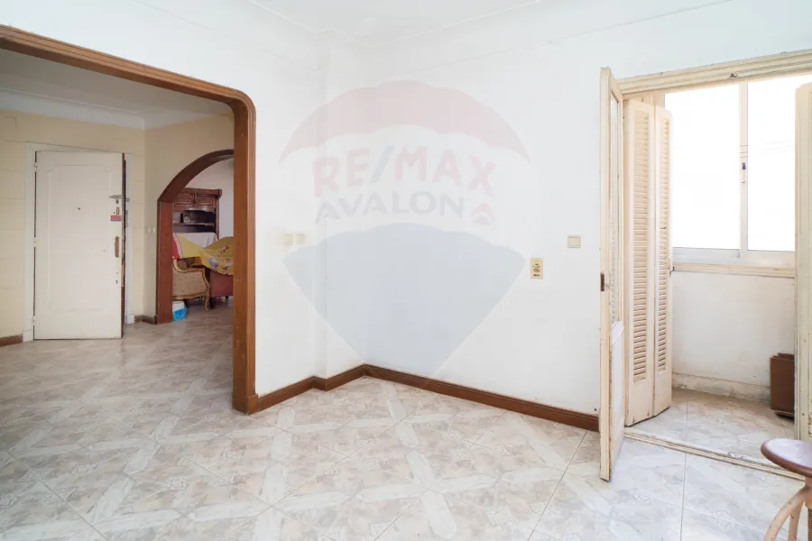 Apartment for sale 200 m Gleem (Adly Yakan St. - next to Faculty of Fine Arts)