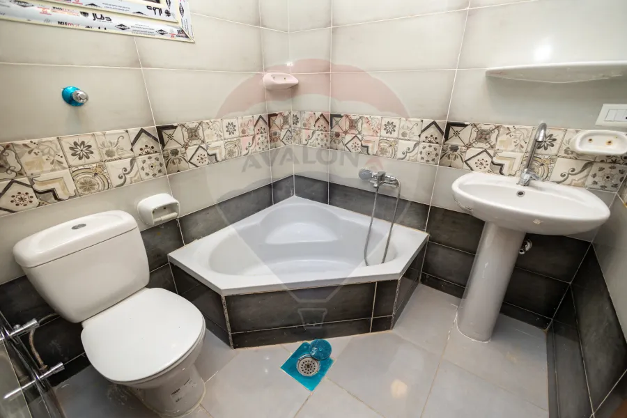 شقة للبيع 145 م ميامي (ش خالد بن الوليد - عمارات الزهور)