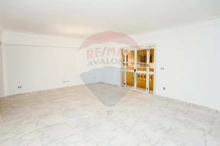 شقة للبيع 196 م سموحة ( كومباوند الإتحادية -أمام حدائق أنطونيادس)