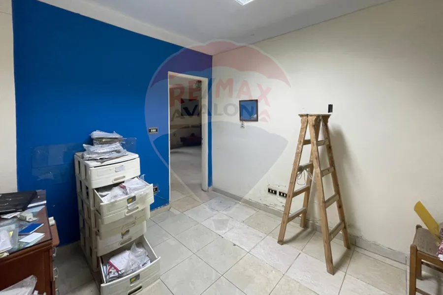 عيادة للبيع 90 م كليوباترا (علي الترام مباشرة)