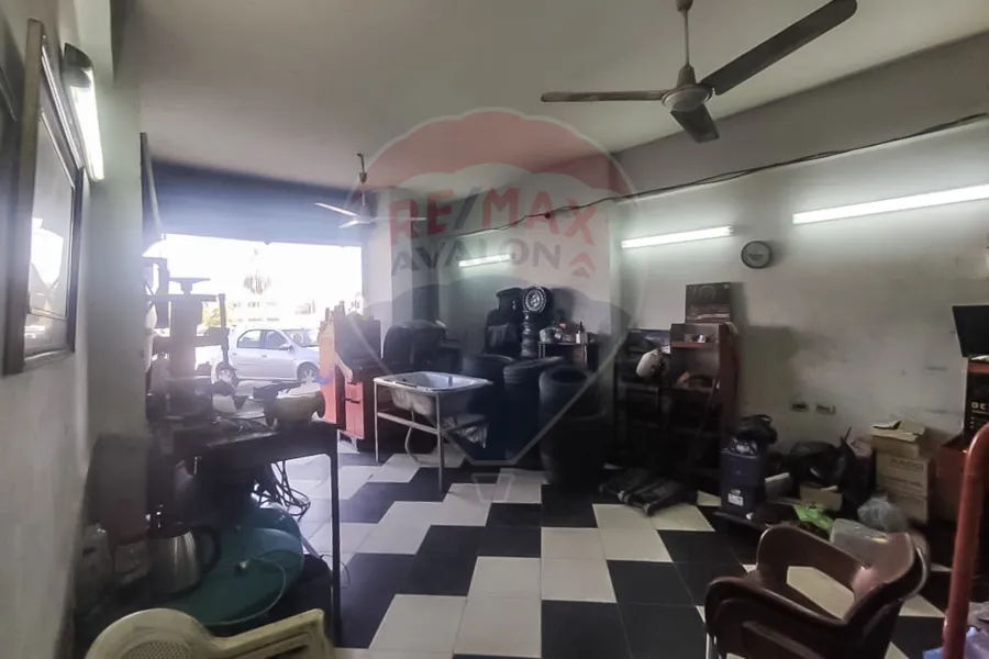 محل للإيجار 65 م محرم بك (محور قناة المحمودية مباشرة)