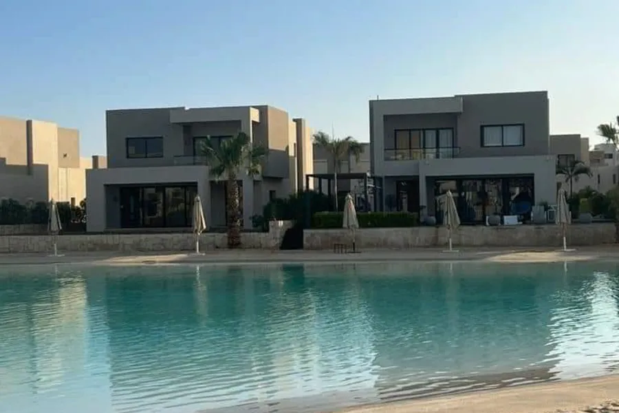 فيلا للبيع الساحل (ازها - رأس الحكمة) 381 م