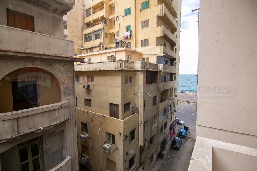 Apartment for sale 100 m Sporting (Both sides of the sea)