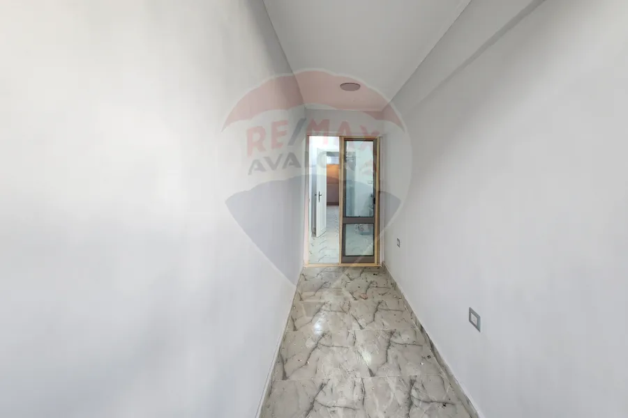 Administrative apartment for rent 50 m Victoria (Directly on tram)