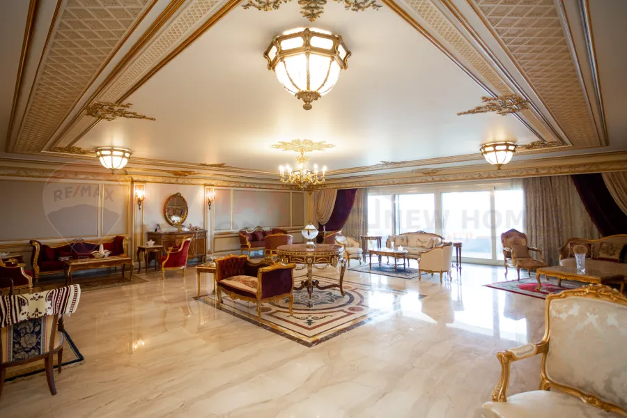 شقة للبيع 600 م سان ستيفانو (على البحر مباشرة - برج النحاس)