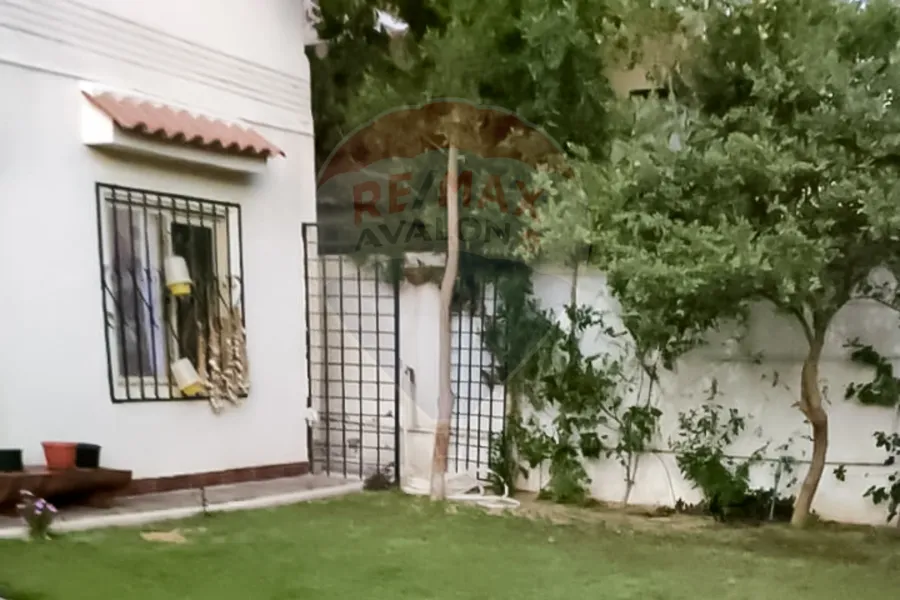 Villa for sale 150 m + 350 garden - King Mariout (Mohamed Rashid Street)