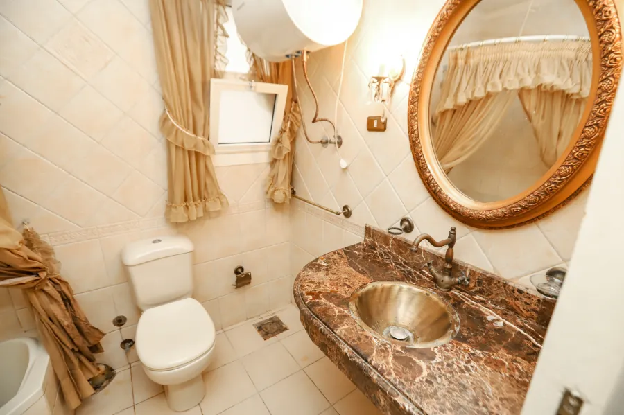 شقة فاخرة للبيع أو الإيجار 173م لوران (أبراج مينا ش سرهنك - خطوات من ش أبو قير)