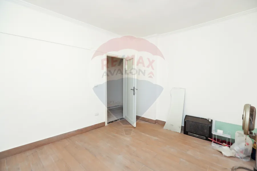 Administrative Unit for rent 185 m Louran (El Eqbal Directly on The Teram)