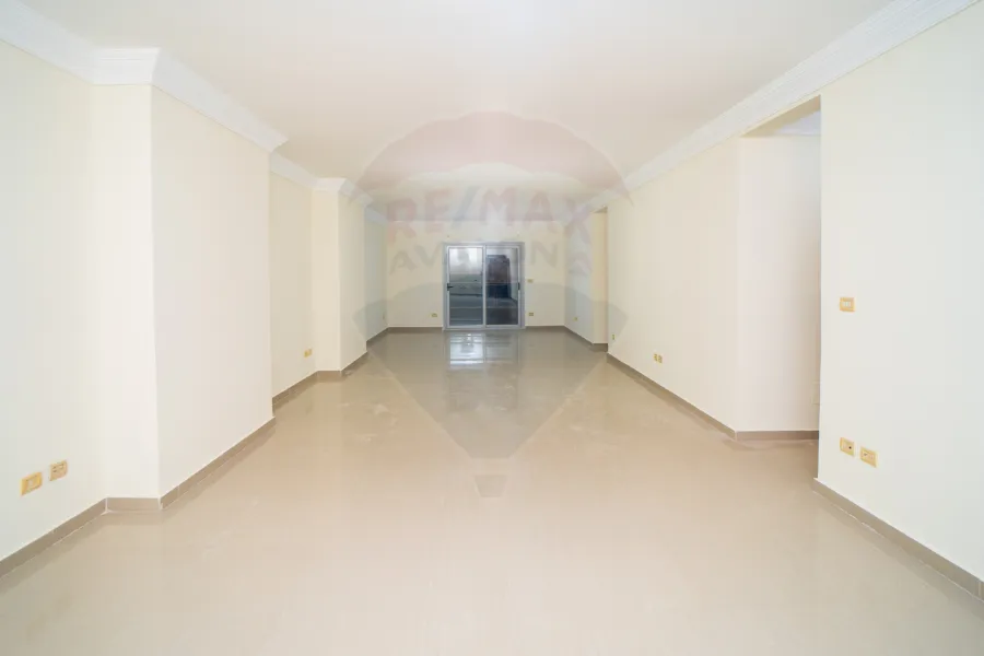 Apartment for Rent 235 m Zizinia (next to Plaza Hotel)