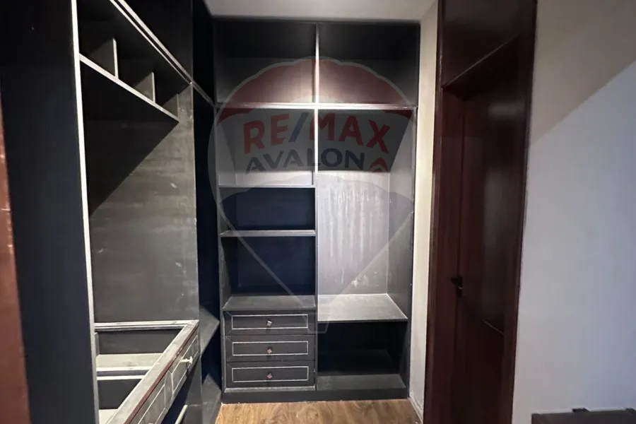 شقة للبيع 218 م (كومباوند أليكس ويست)