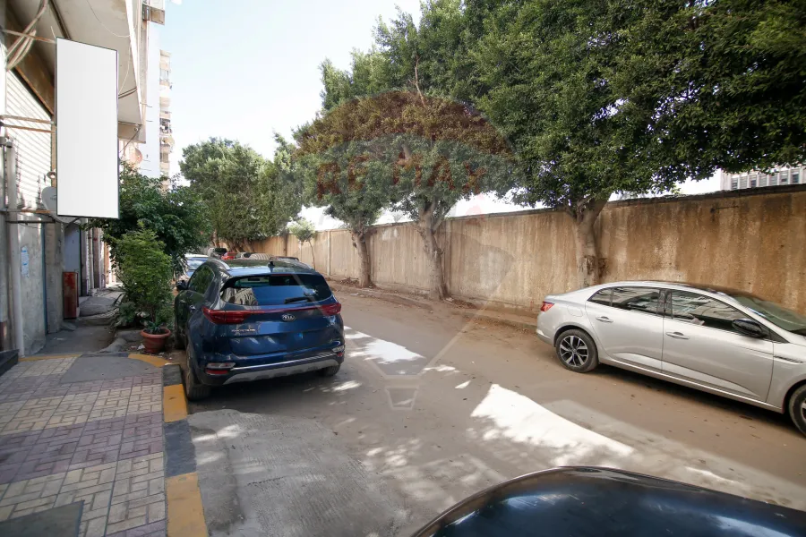 Shop for sale 105 m + 15 m upfloor - Kafr Abda (Saint Jenny St.)