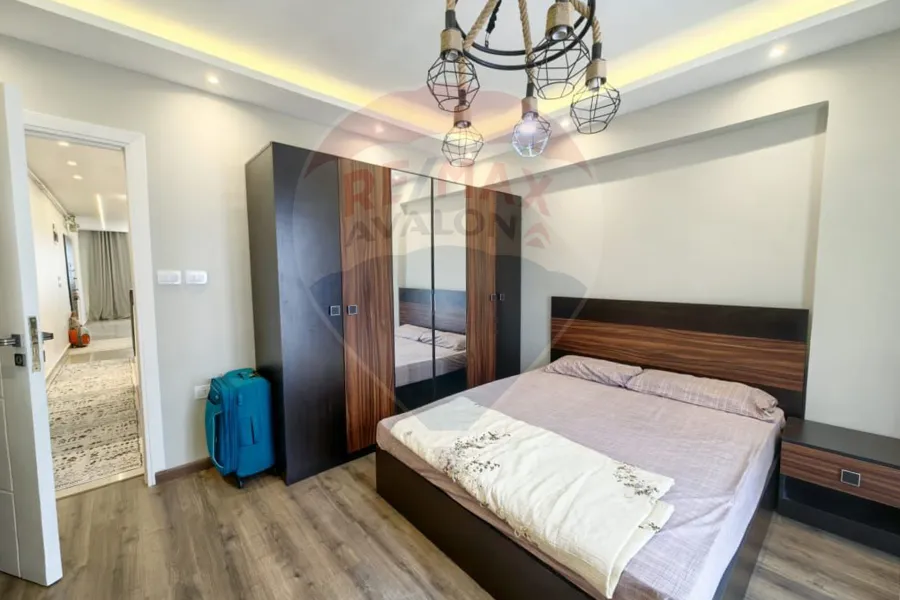 شقة للبيع 100 م سيدي بشر (خطوات من البحر)