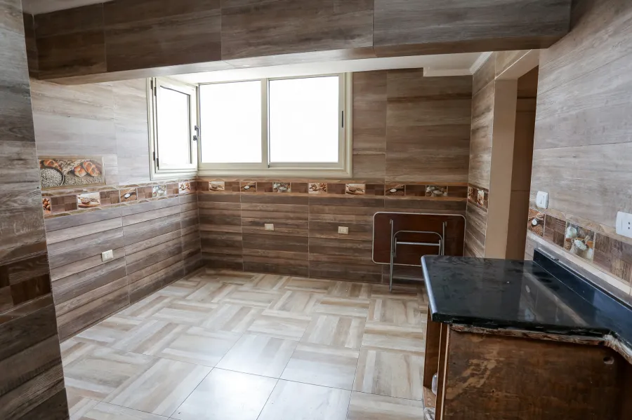 شقة للبيع 320 م جناكليس (علي الترام مباشرة)