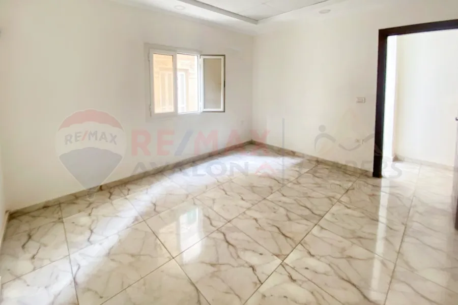 Licensed administrative headquarters for rent, 75 m Camp Caesar (directly on the tram)