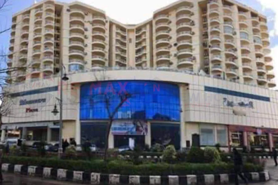 شقة للبيع 155 م + 162 م تراس المعمورة الشاطئ (ابراج المعمورة بلازا)