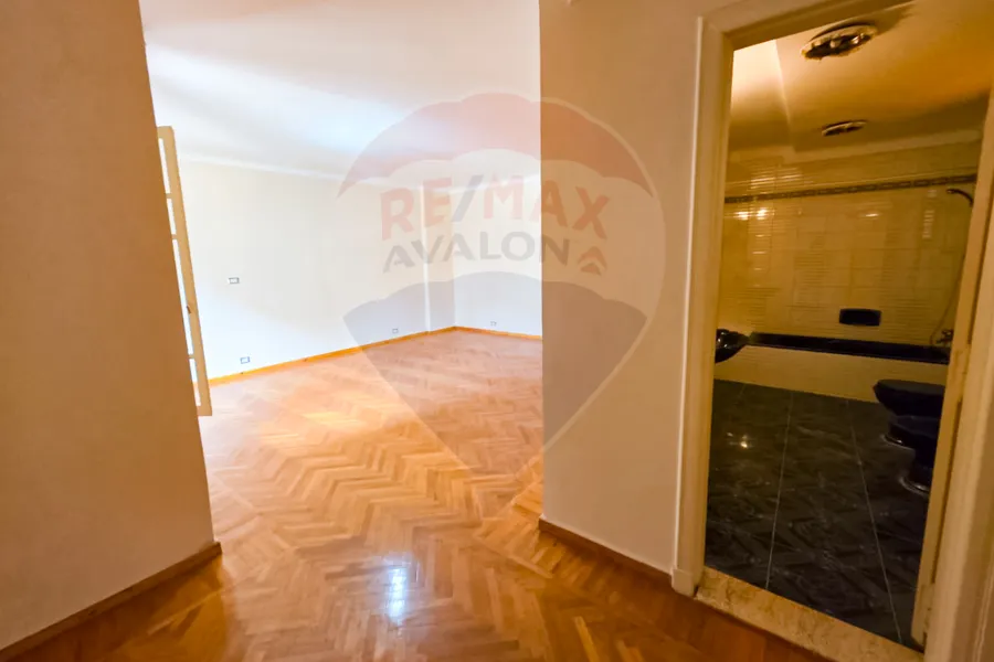 شقة دوبلكس للبيع 320 م لوران (متفرع من ش شعراوي)