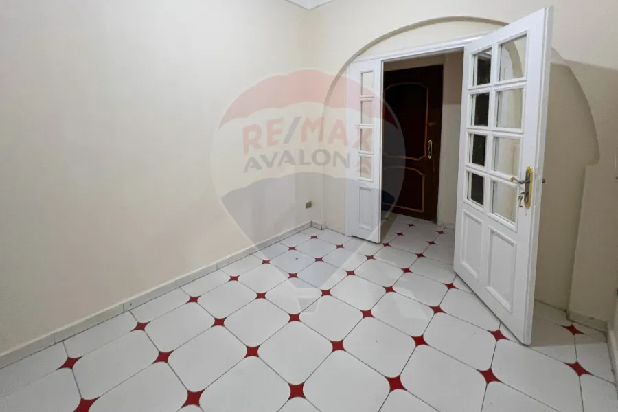 شقة للإيجار 240 م سيدي جابر (ش بهاء الدين الغتوري)