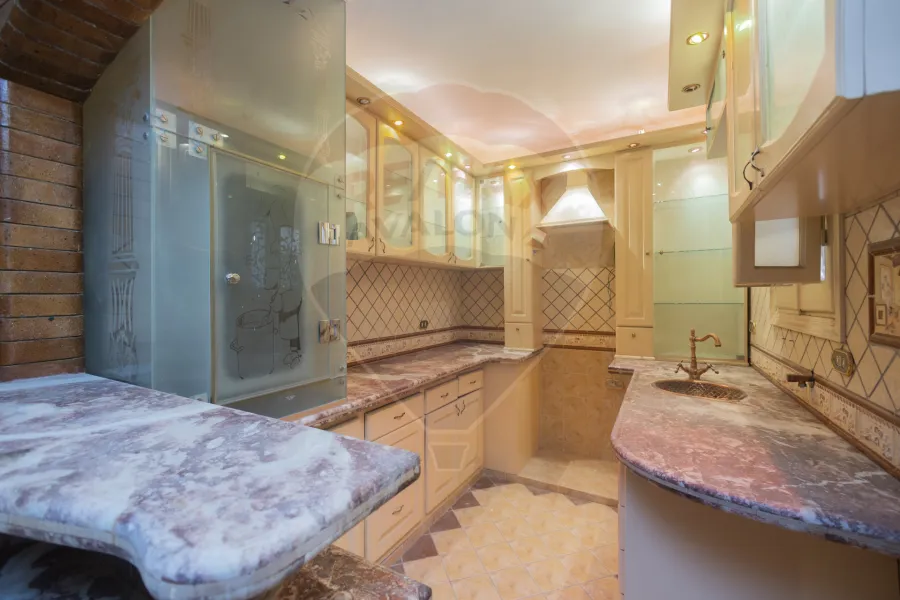 دوبلكس للبيع 300 م ميامي (ش جمال عبد الناصر)