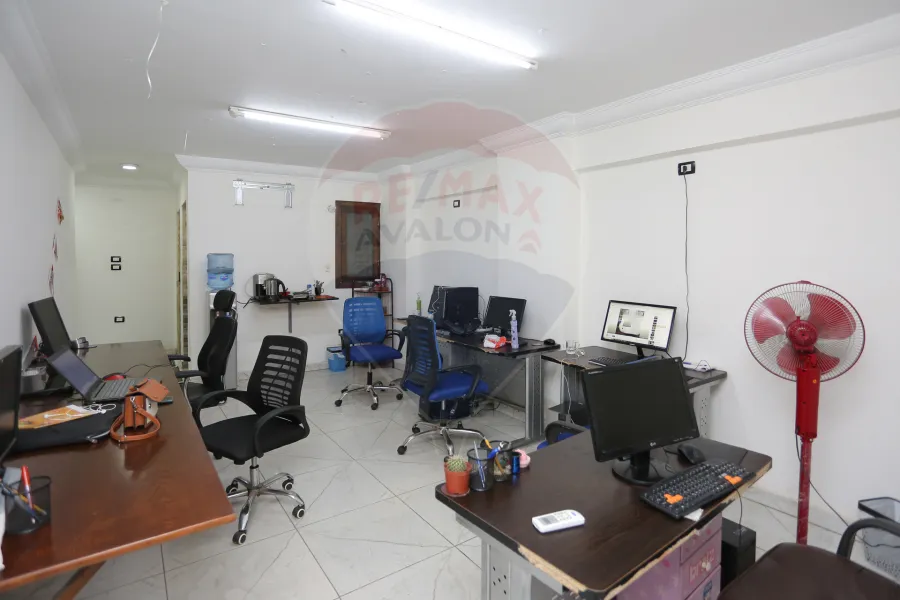 شقة إدارى للبيع 70 م سيدى جابر (خطوات من ش المشير)