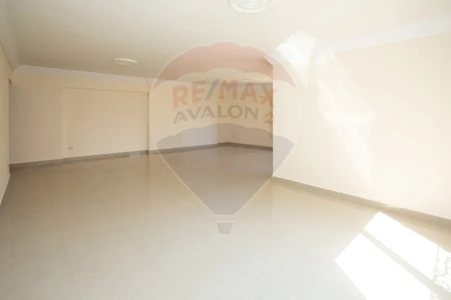 شقة مرخصة للبيع 220م سابا باشا (أمام قصر المرغني)