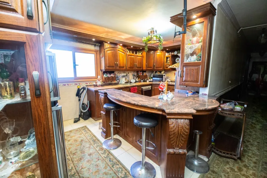 شقة للبيع 277م جليم(علي الترام مباشرة)