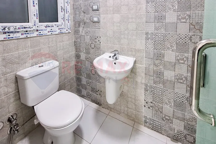 شقة للايجار 100 م سموحة (ش بهاء الدين الغتوري)