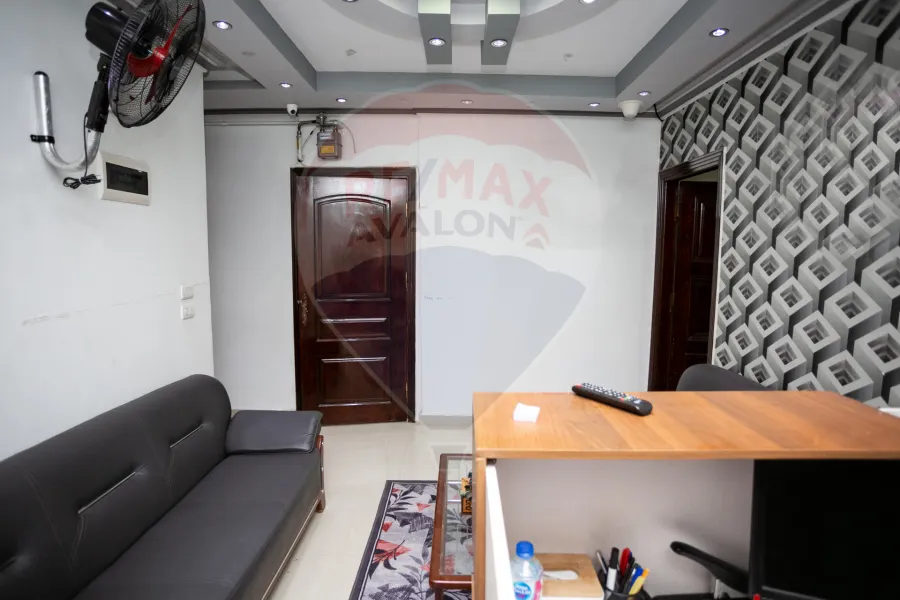 مقر اداري للبيع 110 م محرم بك (ش الرصافة )