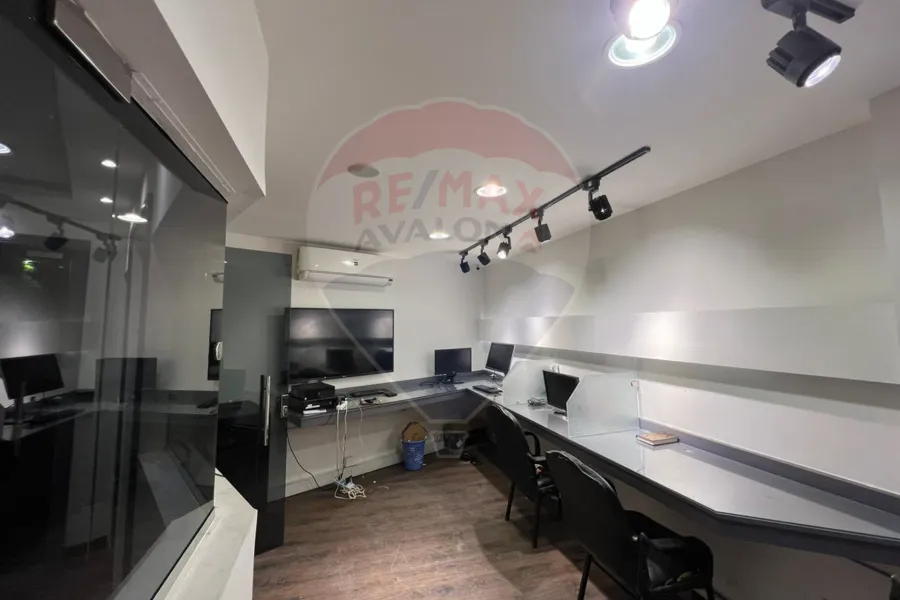 Administrative unit for sale 290 m Al-Iqbal (in front of Victoria College School)