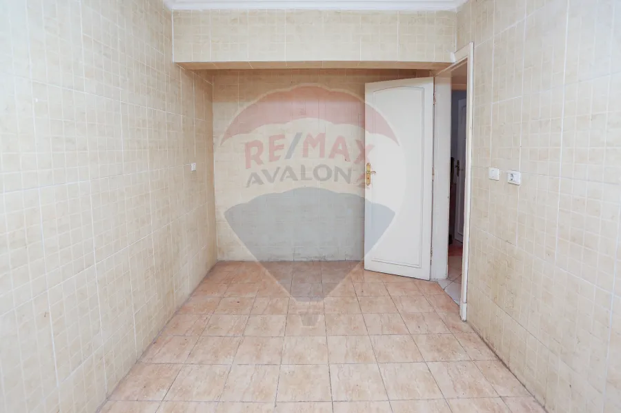 شقة للبيع 190 م محطة الرمل (ش سعد زغلول)