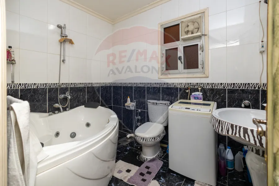 Apartment for sale 150 m Mostafa Kamil (steps from Abu Qer st.)