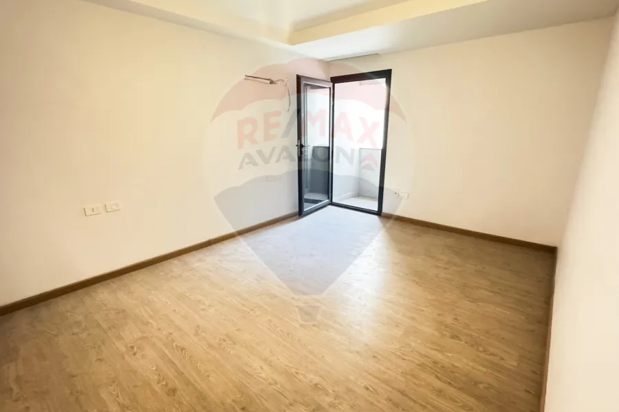 شقة للبيع 169 م سموحة (كومباوند سكاي لاين)