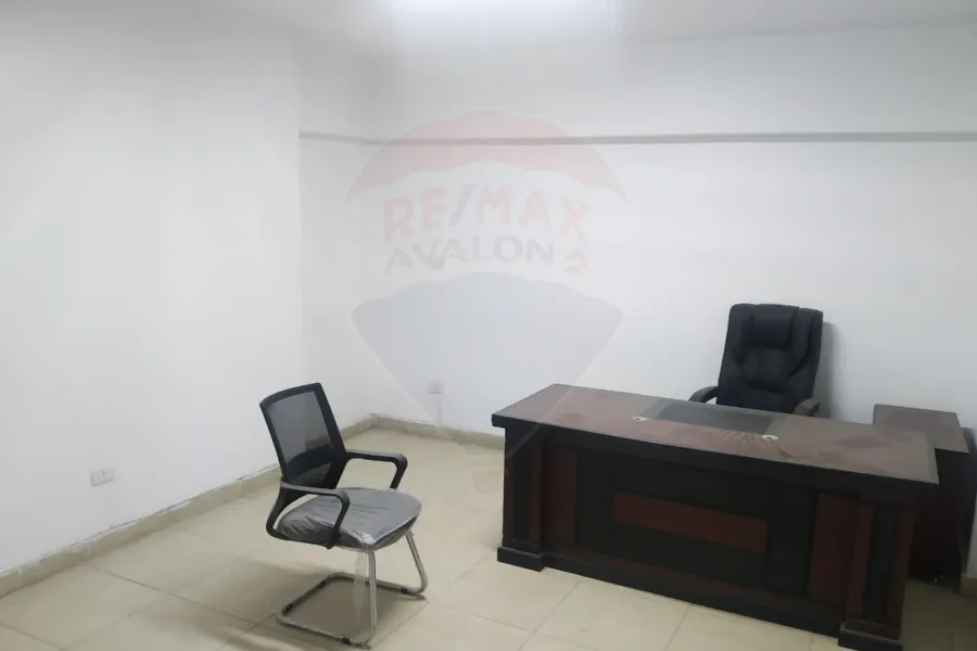 مقر إداري للإيجار  170 م سموحة ( شارع النصر) - يصلح للتوكيلات و الشركات