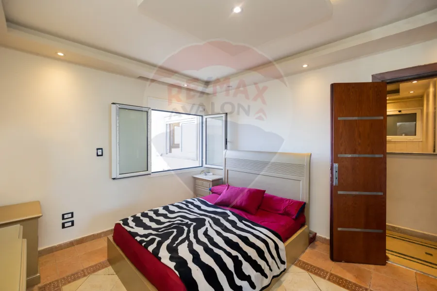 شقة للبيع 140 م المندرة (أمام كوبري 45 - على البحر مباشرة)